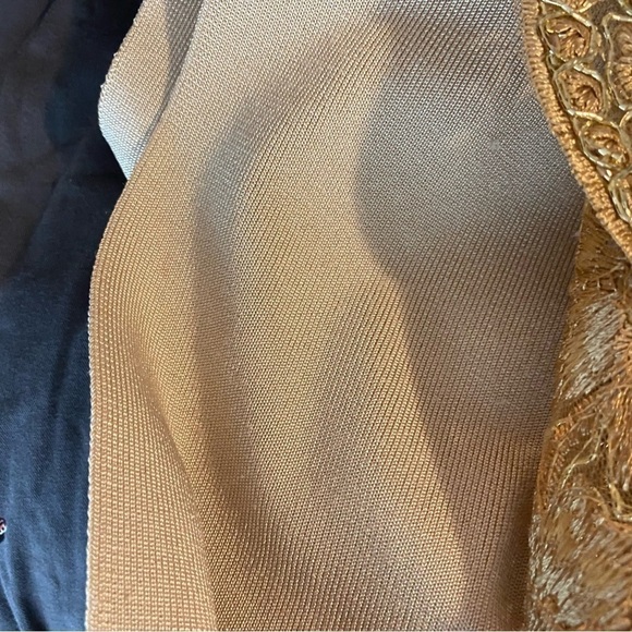 Gold Embroidered Halter Mini Dress Scalloped Hem Size XS (Gold-Beige) - Picture 5 of 10